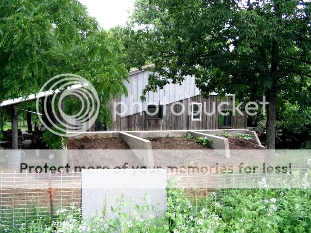 Building a durable compost bin. - Gardening & Plant Propagation